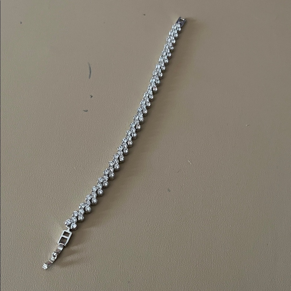 Stylish Silver Bracelet with Sparkling Accents